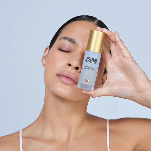 6604314-isdinceutics-hyaluronic-concentrate-serum-2.webp